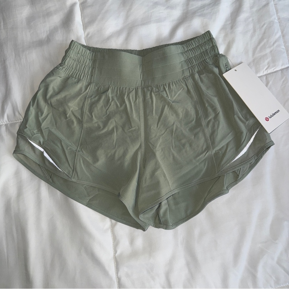 Lululemon Hotty Hot HR Short 2.5” in Fog Green